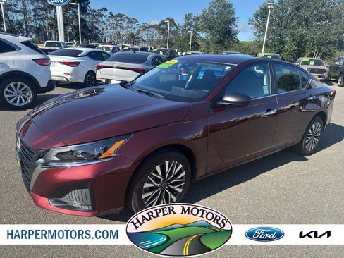 Used 2025 Nissan Altima 2.5 SV AWD/4WD image 1