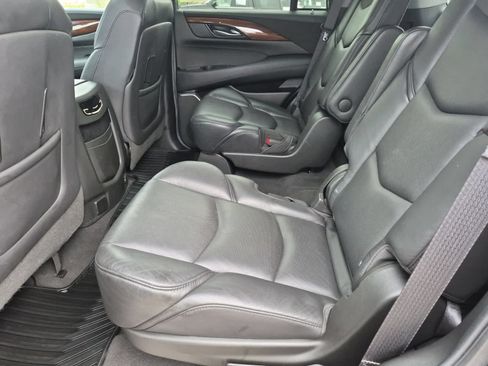Used 2019 Cadillac Escalade Luxury w/ LPO, Radiant Package AWD/4WD image 20