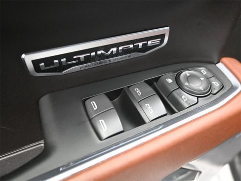 Used 2023 GMC Sierra 1500 Denali Ultimate image 4