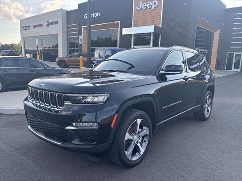 Used 2025 Jeep Grand Cherokee Limited w/ Luxury Tech Group II AWD/4WD image 1