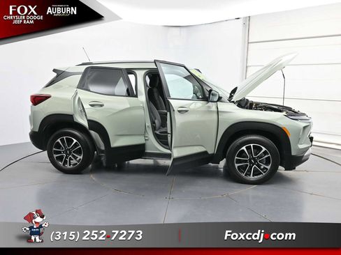 Used 2025 Chevrolet TrailBlazer LT w/ LT Cold Weather Package AWD/4WD image 41
