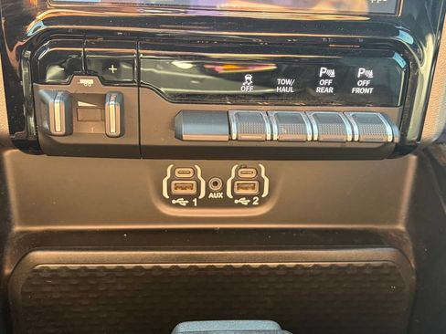 Used 2023 RAM 1500 Laramie AWD/4WD image 38