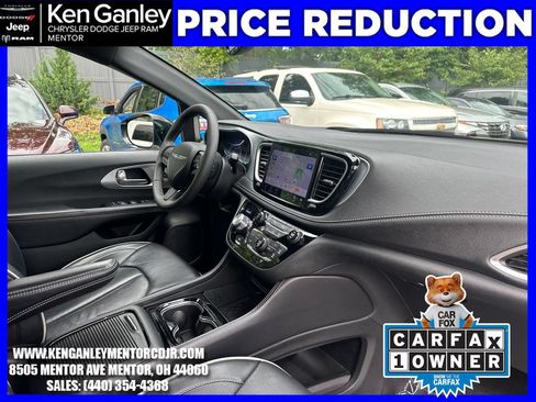 Used 2025 Chrysler Pacifica Limited FWD image 24