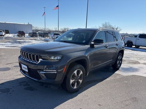 Used 2024 Jeep Grand Cherokee Limited 4xe image 7