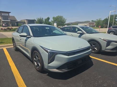 Used 2025 Kia K4 FWD image 1