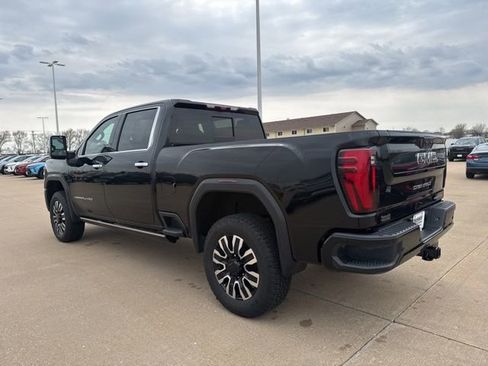 Used 2024 GMC Sierra 2500 Denali Ultimate AWD/4WD image 7