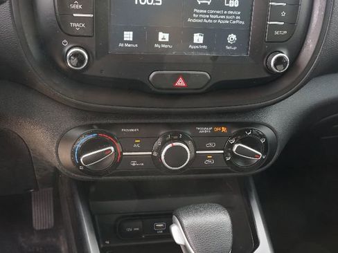 Used 2021 Kia Soul LX image 11