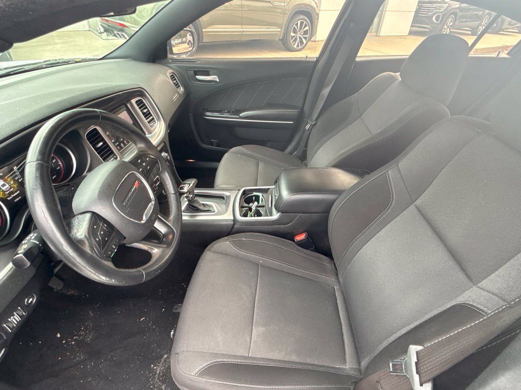 Used 2019 Dodge Charger SXT RWD image 12