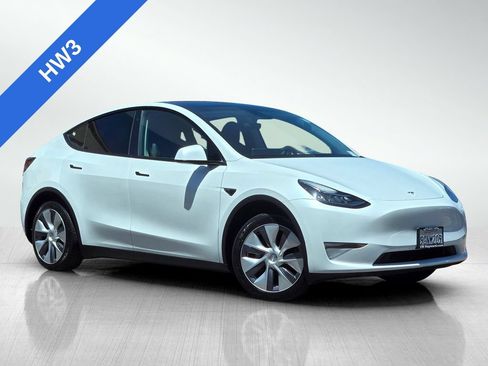 Used 2023 Tesla Model Y Long Range AWD/4WD image 2