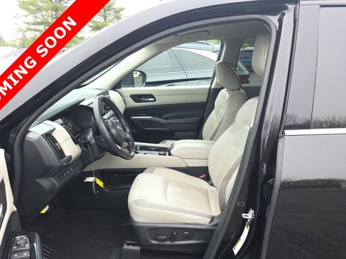 Used 2023 Nissan Pathfinder SL image 6