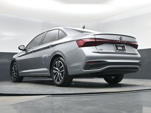 Used 2025 Volkswagen Jetta SE image 20