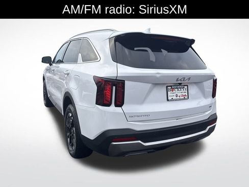 Used 2024 Kia Sorento S image 6