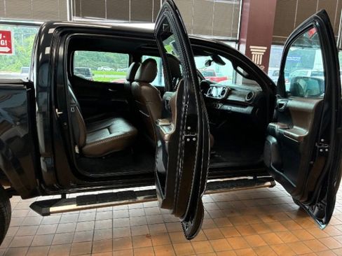 Used 2019 Toyota Tacoma Limited image 30