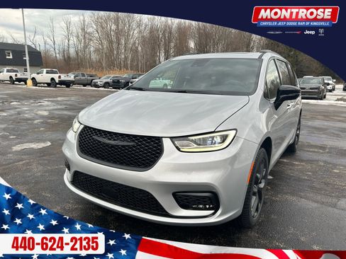 New 2026 Chrysler Pacifica Limited w/ Uconnect Theater Family Group AWD/4WD image 32