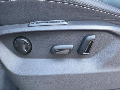 Used 2022 Volkswagen Atlas Cross Sport SEL R-Line image 16