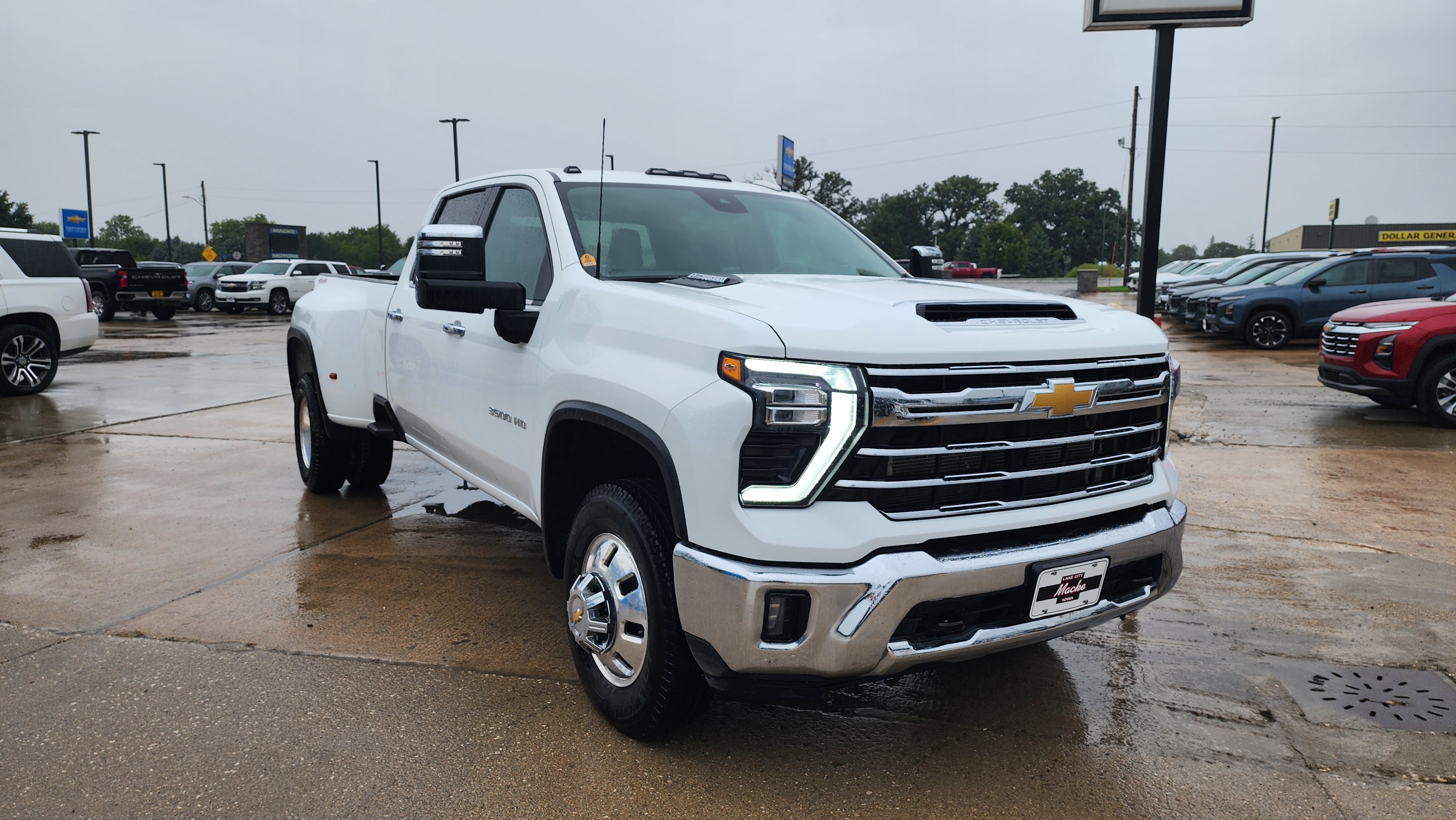 Used 2026 Chevrolet Silverado 3500 LTZ w/ LTZ Convenience Package AWD/4WD image 3