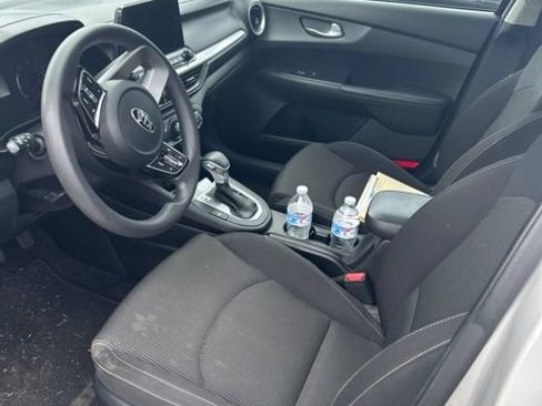 Used 2020 Kia Forte LXS FWD image 9
