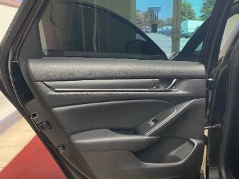 Used 2021 Honda Accord Sport image 8