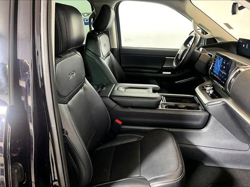 Certified 2025 Ford Expedition Platinum AWD/4WD image 6