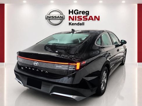 Used 2025 Hyundai Sonata SE FWD image 4
