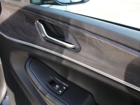 New 2025 Jeep Grand Cherokee Limited w/ Trailer Tow Package image 28