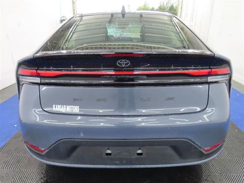 Used 2024 Toyota Prius LE FWD image 11