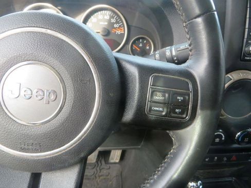 Used 2016 Jeep Wrangler Unlimited Sahara image 14