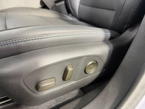 Used 2024 Chevrolet Equinox EV LT FWD image 24