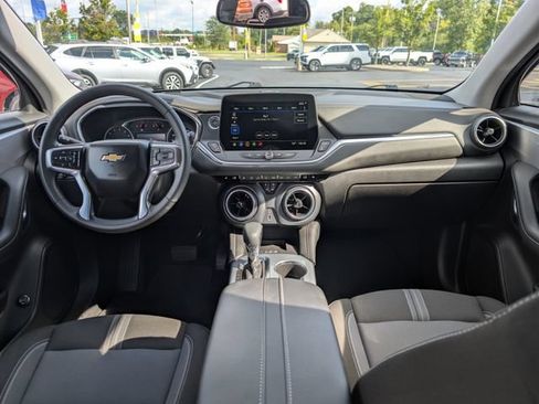 Used 2024 Chevrolet Blazer LT w/ Convenience Package FWD image 11