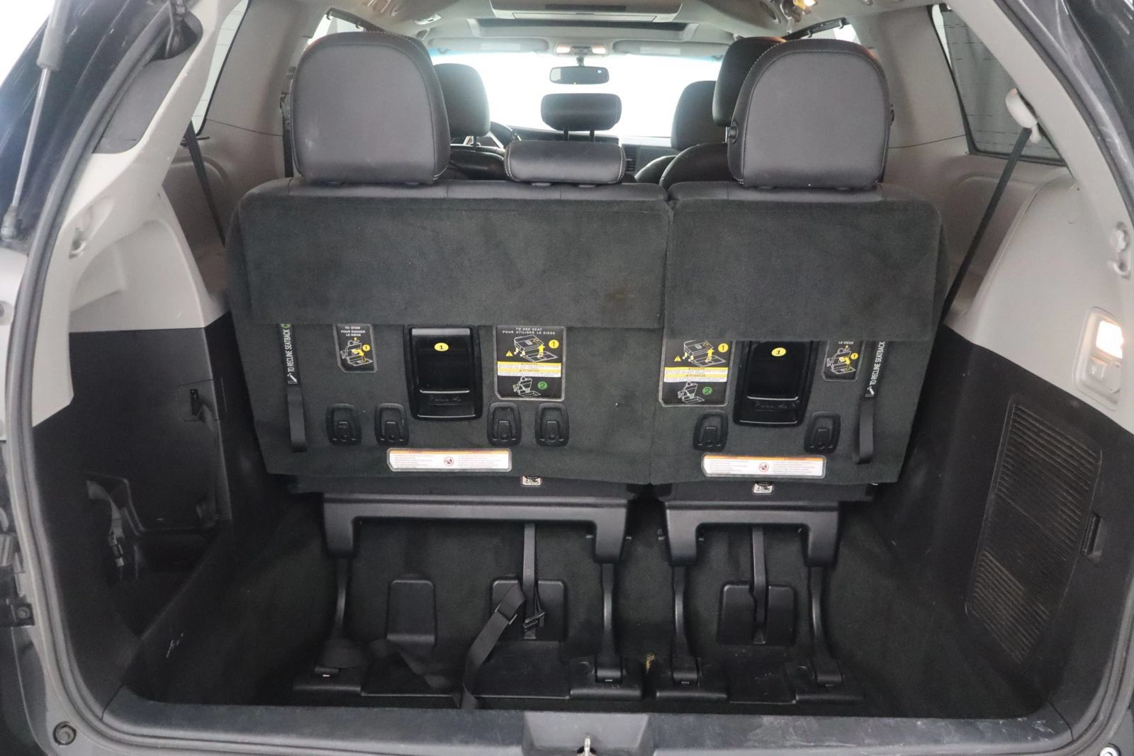 Used 2017 Toyota Sienna SE Premium FWD image 8
