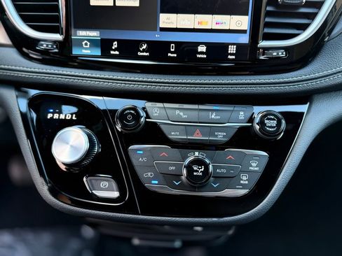 New 2026 Chrysler Pacifica Select image 23