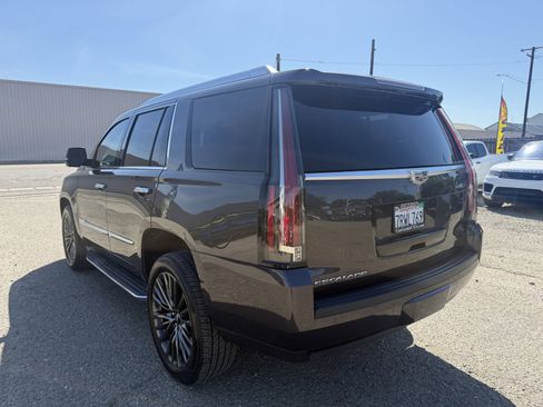 Used 2016 Cadillac Escalade Luxury RWD image 6
