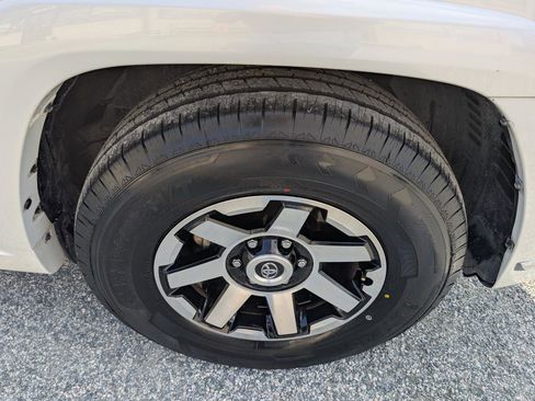 Used 2016 Toyota 4Runner Limited image 4