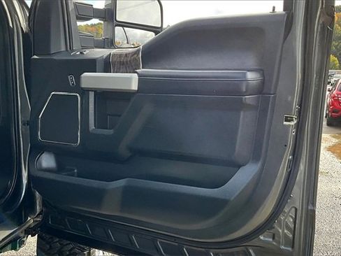Used 2017 Ford F250 Lariat w/ Lariat Ultimate Package image 19