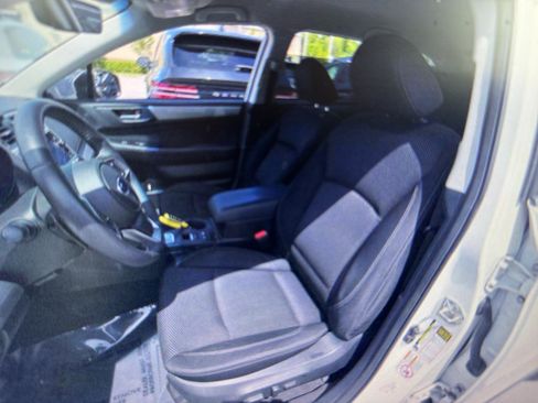 Used 2019 Subaru Outback 2.5i Premium AWD/4WD image 3