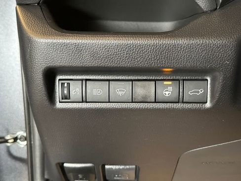 Used 2021 Toyota RAV4 XLE w/ Convenience Package AWD/4WD image 18