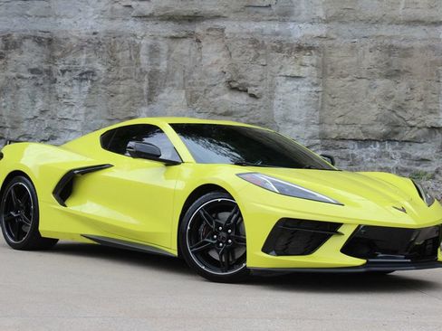 Used 2022 Chevrolet Corvette Stingray Premium Cpe w/ Z51 Performance Package RWD image 3