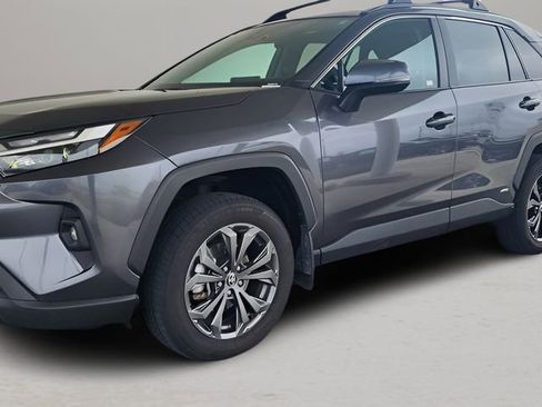 Used 2024 Toyota RAV4 XLE Premium image 5