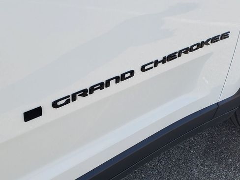 New 2026 Jeep Grand Cherokee L Limited w/ Limited Altitude Package AWD/4WD image 6