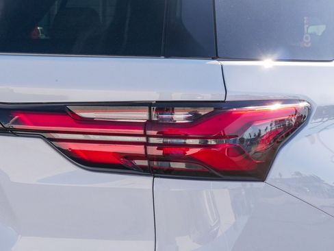 Used 2023 Chevrolet Traverse LT w/ LPO, Cargo Package image 10