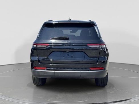 Used 2023 Jeep Grand Cherokee Limited w/ Black Appearance Package AWD/4WD image 5