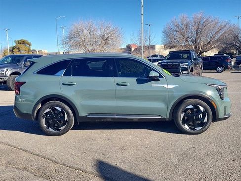 Used 2025 Kia Sorento EX image 3