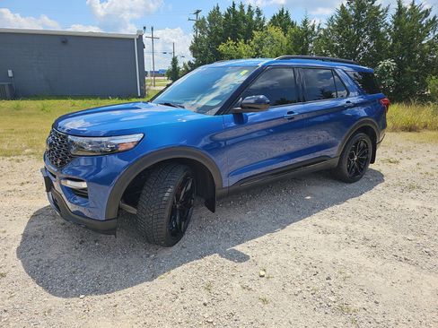 Used 2022 Ford Explorer ST w/ ST Street Pack AWD/4WD image 8