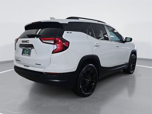 Used 2022 GMC Terrain SLE w/ Driver Convenience Package image 3