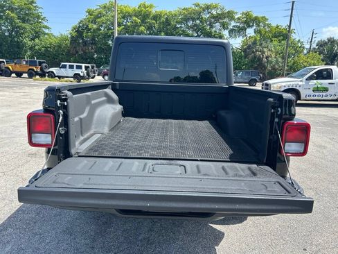 Used 2024 Jeep Gladiator Sport AWD/4WD image 29