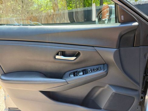 Used 2025 Nissan Sentra SV FWD image 18