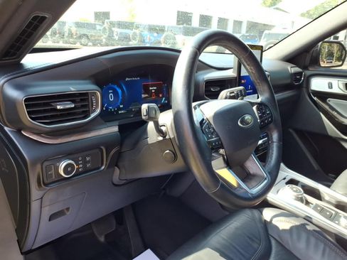 Used 2021 Ford Explorer Platinum w/ Equipment Group 601A AWD/4WD image 19