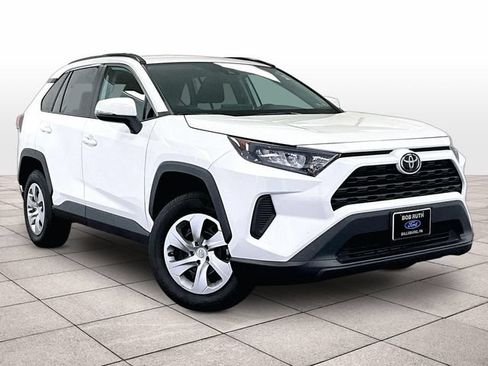 Used 2021 Toyota RAV4 LE AWD/4WD image 2