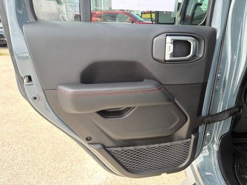 Used 2024 Jeep Gladiator Rubicon w/ Technology Group AWD/4WD image 61