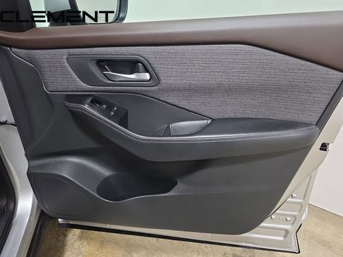 Used 2022 Nissan Rogue SV image 37